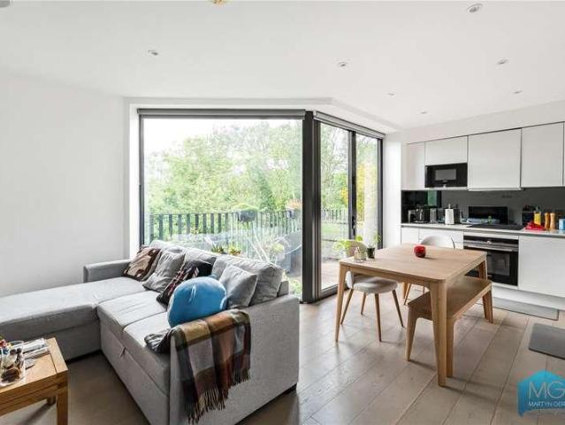 Flat for sale in Muswell Hill, Greater London