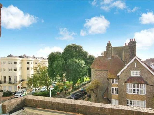 Flat for sale in West Worthing, Worthing