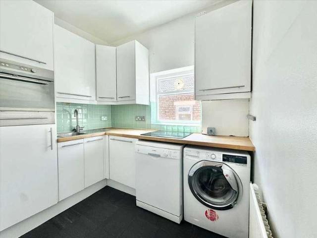 Flat for sale in Holloway, Greater London