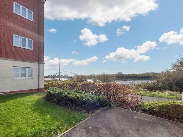 Flat for sale in Newport, Somerton