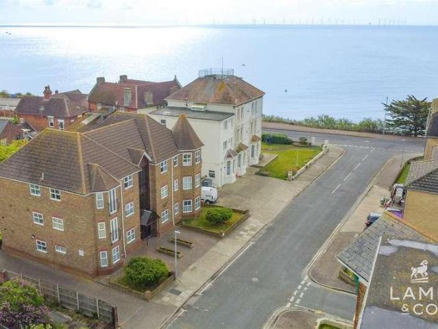 Flat for sale in Dale Hill, Essex