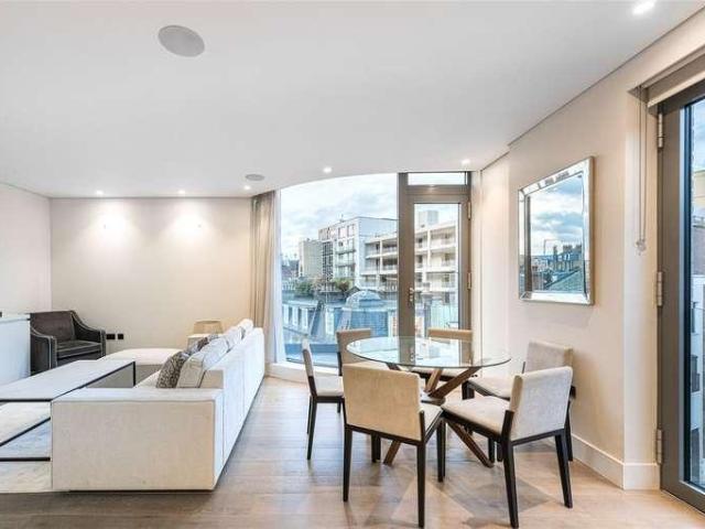 Flat for sale in Victoria, Greater London