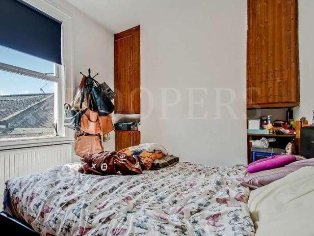 Flat for sale in Harlesden, Greater London