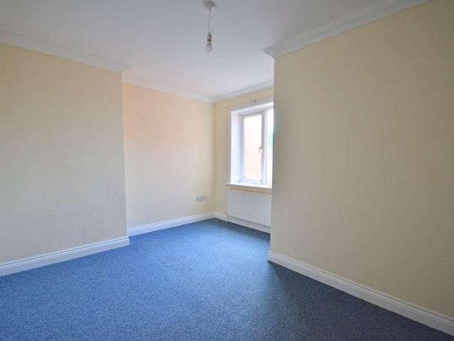 Flat for sale in Pokesdown, Bournemouth
