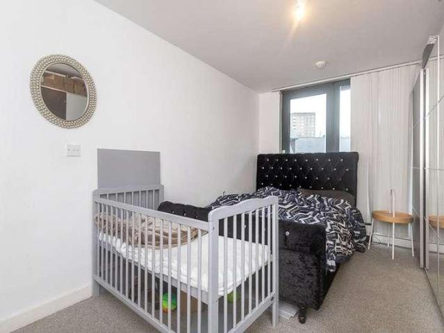 Flat for sale in Red Hill, Surrey