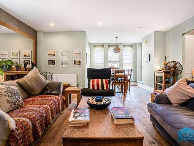 Flat for sale in Friern Barnet, Greater London