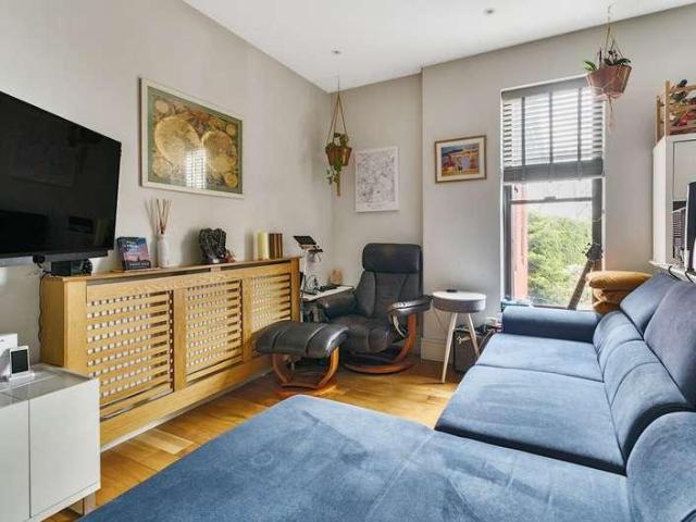 Flat for sale in Windsor, Clewer Green