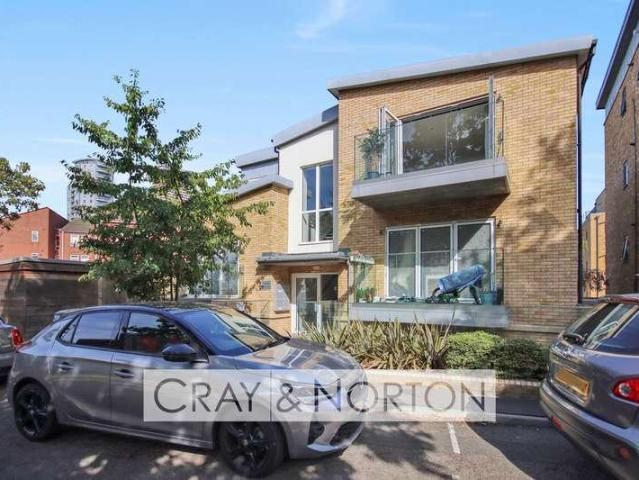 Flat for sale in London Borough of Croydon, Addiscombe