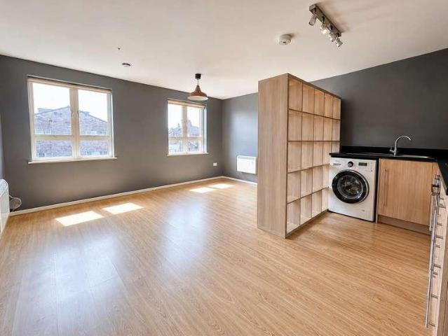 Flat for sale in Feckenham, City Of Bristol