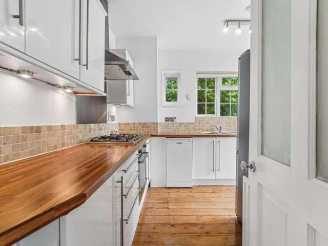 Flat for sale in Thames Ditton, Elmbridge