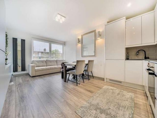 Flat for sale in London Borough of Lewisham, New Cross