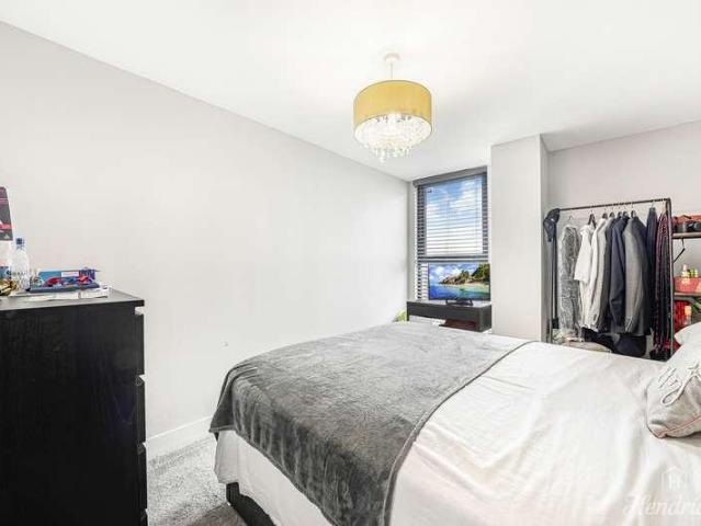 Flat for sale in Alton Barnes, Essex