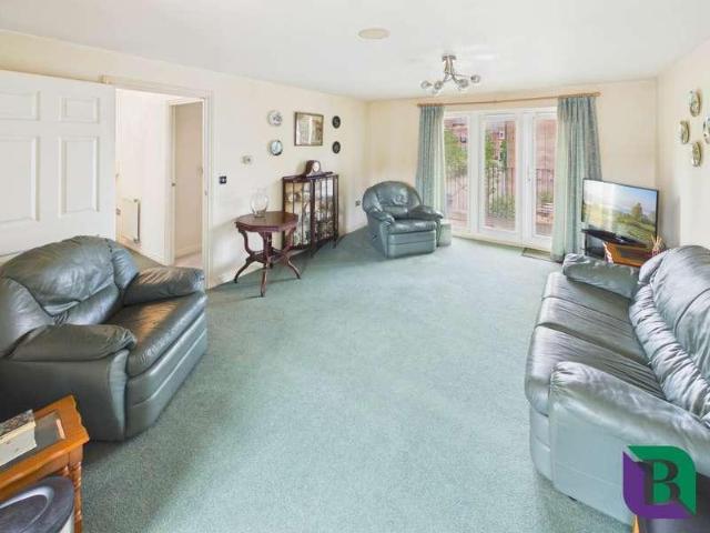 Flat for sale in Milton Keynes