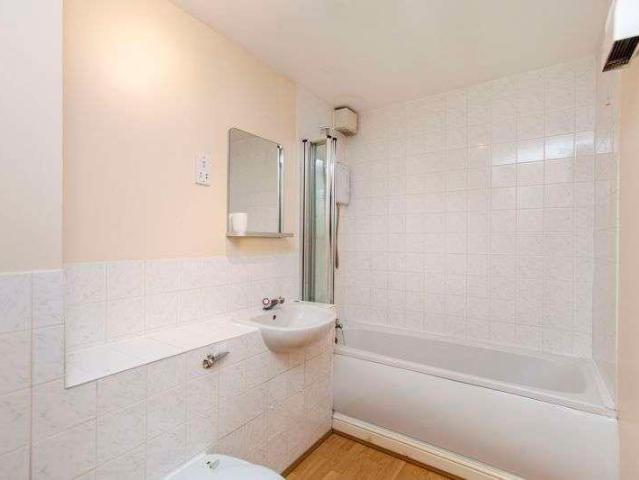 Flat for sale in Reach, Greater London