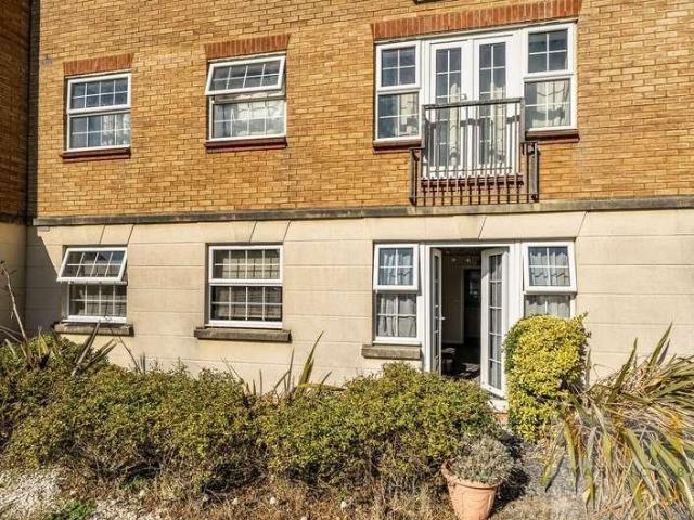 Flat for sale in Shoreham Beach, Adur