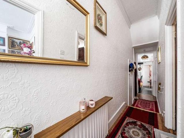Flat for sale in London Borough of Wandsworth, Greater London