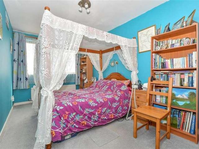 Flat for sale in Folkestone, Foord