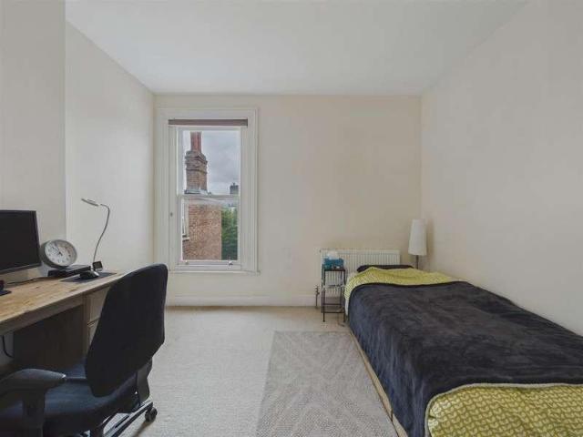 Flat for sale in Harlesden, Greater London