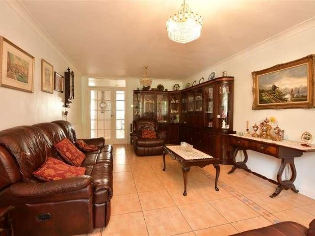 Flat for sale in Hornchurch, Greater London