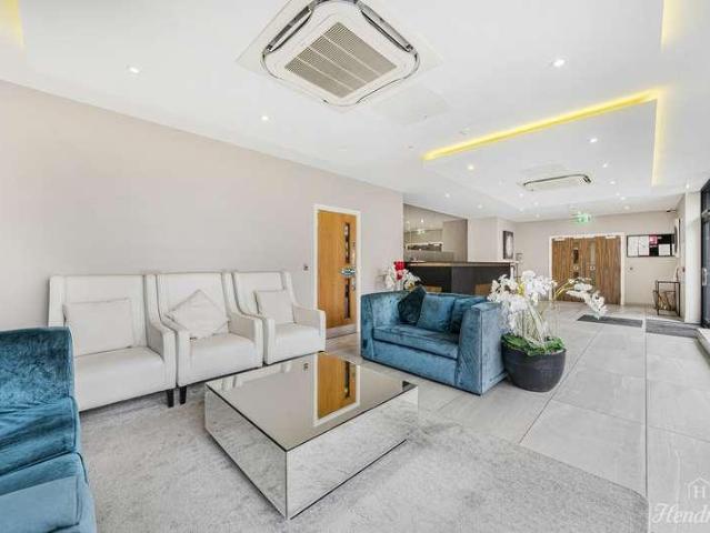 Flat for sale in Alton Barnes, Essex
