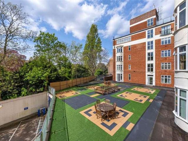 Flat for sale in St. John's Wood, Greater London