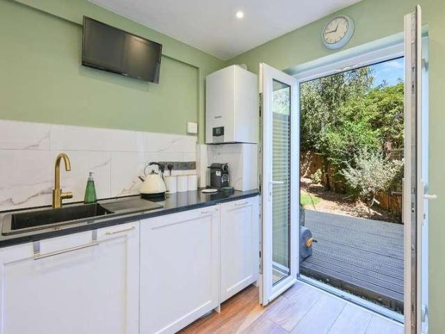 Flat for sale in Woodcote, Epsom