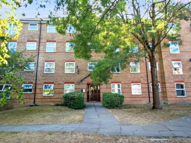 Flat for sale in Epping, Essex