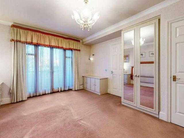 Flat for sale in Little Stanmore, Greater London