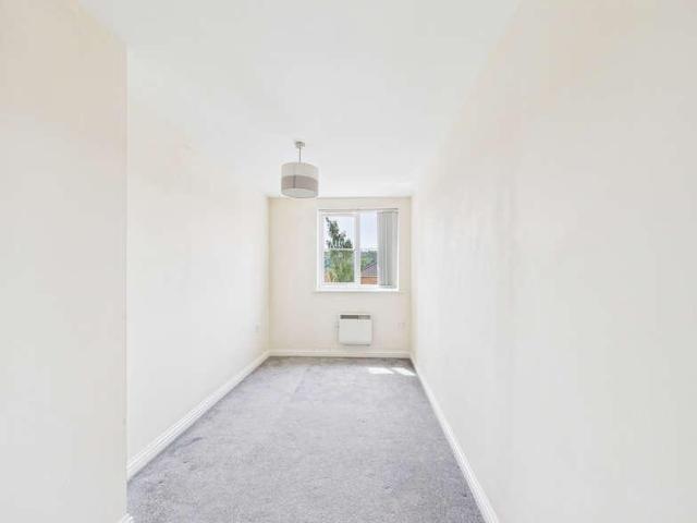 Flat for sale in Totteridge, Buckinghamshire