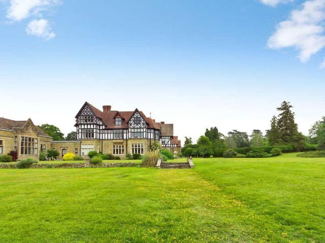 Flat for sale in Horsham, West Sussex