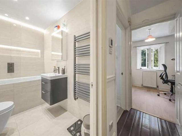 Flat for sale in South Hampstead, Greater London