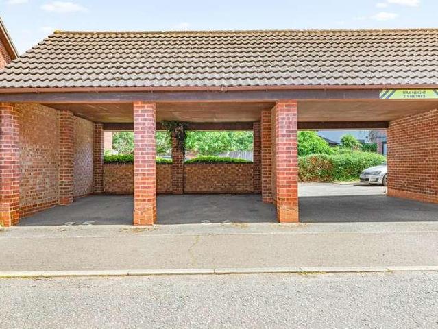 Flat for sale in Waltham Abbey, Epping Forest
