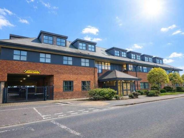 Flat for sale in Hatfield, Fretherne