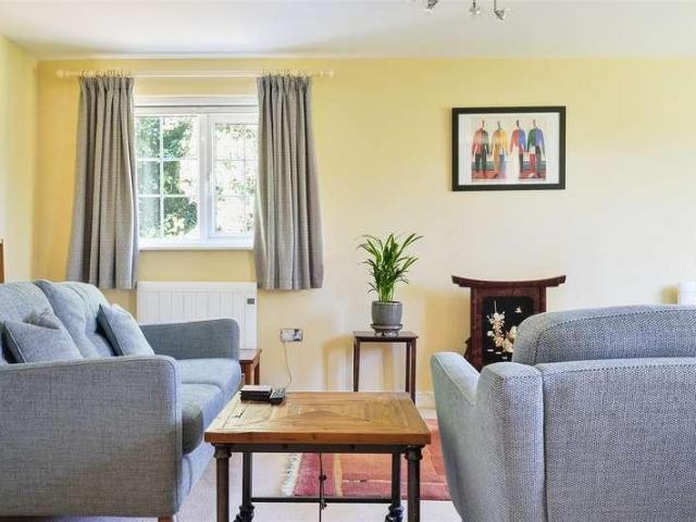 Flat for sale in Red Hill, Surrey