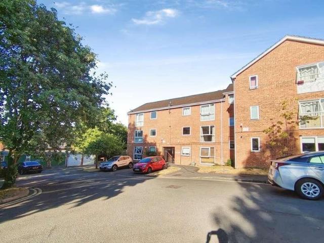 Flat for sale in Reading