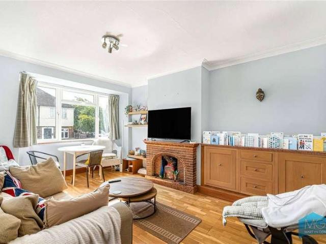 Flat for sale in West Finchley, Greater London