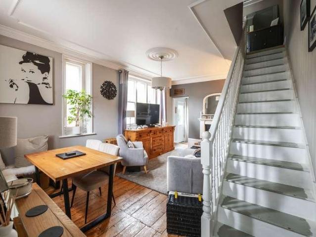 Flat for sale in Red Hill, Surrey