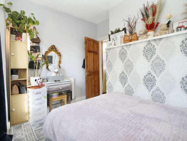 Flat for sale in Hale End, Greater London