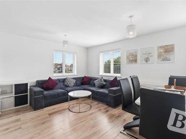 Flat for sale in Little Heath, Greater London
