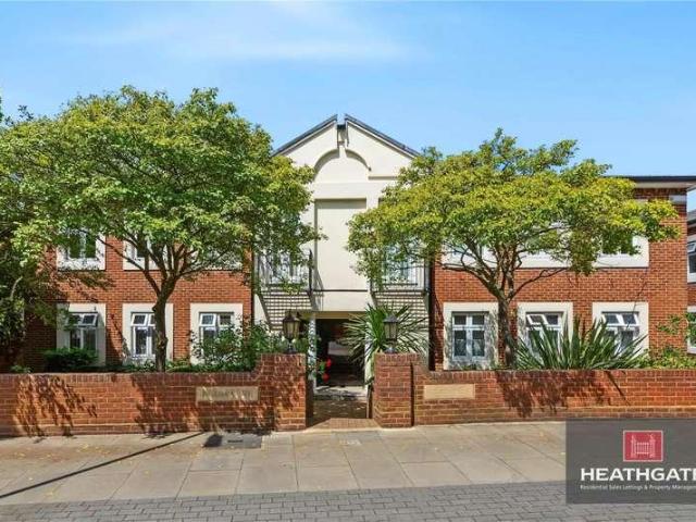 Flat for sale in Temple Fortune, Greater London