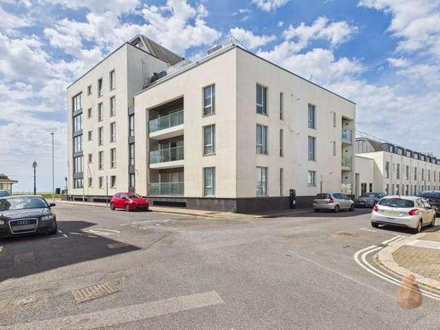 Flat for sale in West Worthing, Worthing