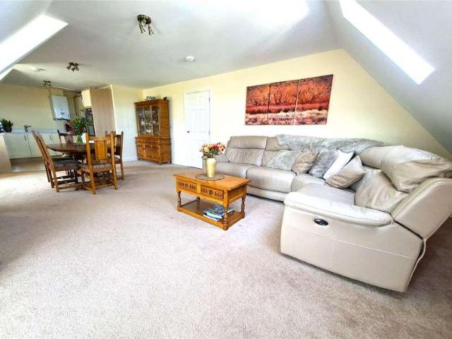 Flat for sale in Yeovil, Somerset