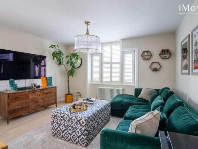 Flat for sale in London Borough of Croydon, Upper Norwood