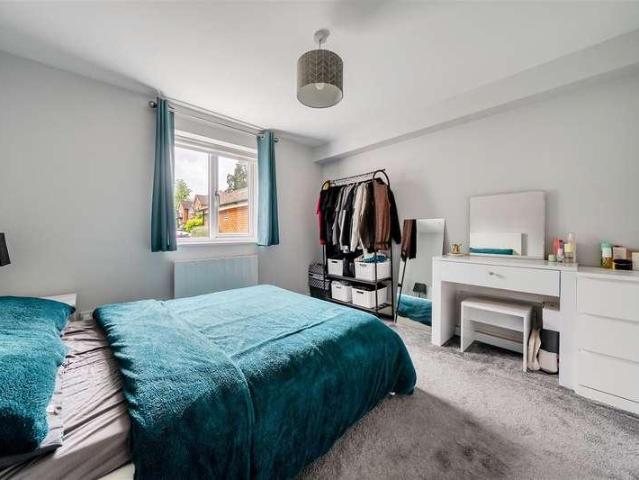 Flat for sale in Crowthorne