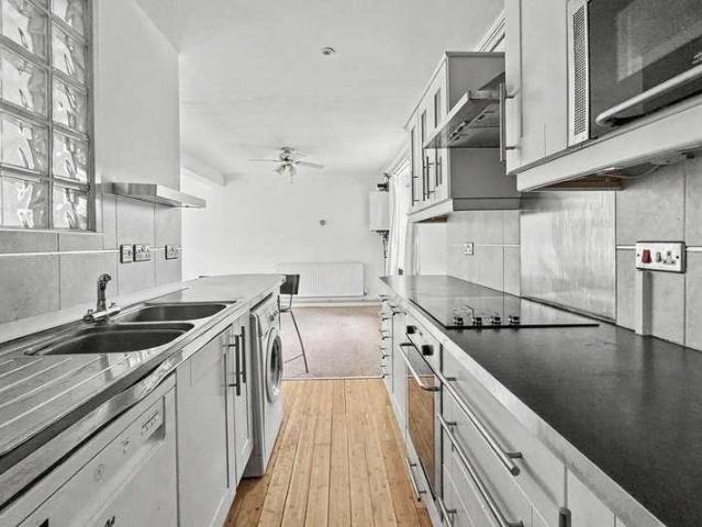 Flat for sale in Glen Eyre, City Of Southampton