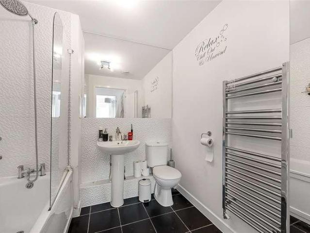 Flat for sale in Crystal Palace, Greater London