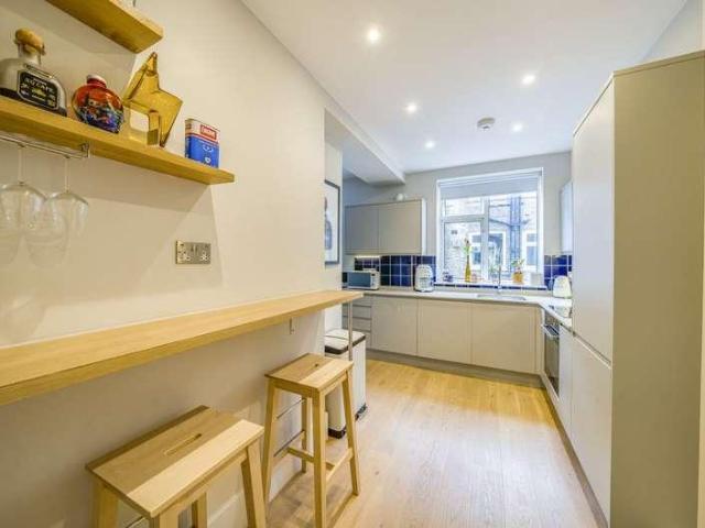 Flat for sale in Walworth, Greater London