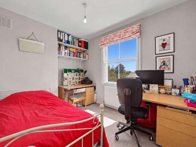 Flat for sale in Highbury, Greater London