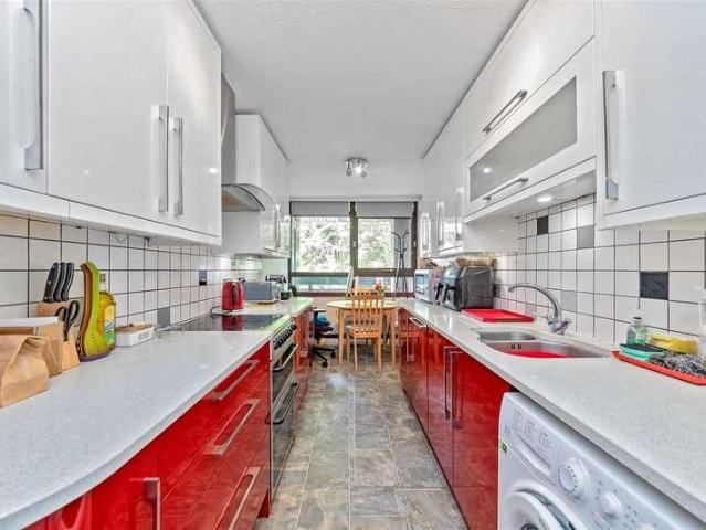 Flat for sale in St Albans, Five Acres