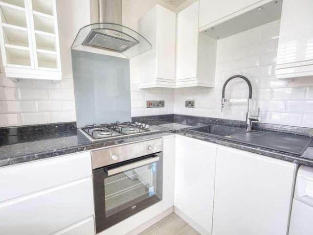 Flat for sale in Norbiton, Greater London
